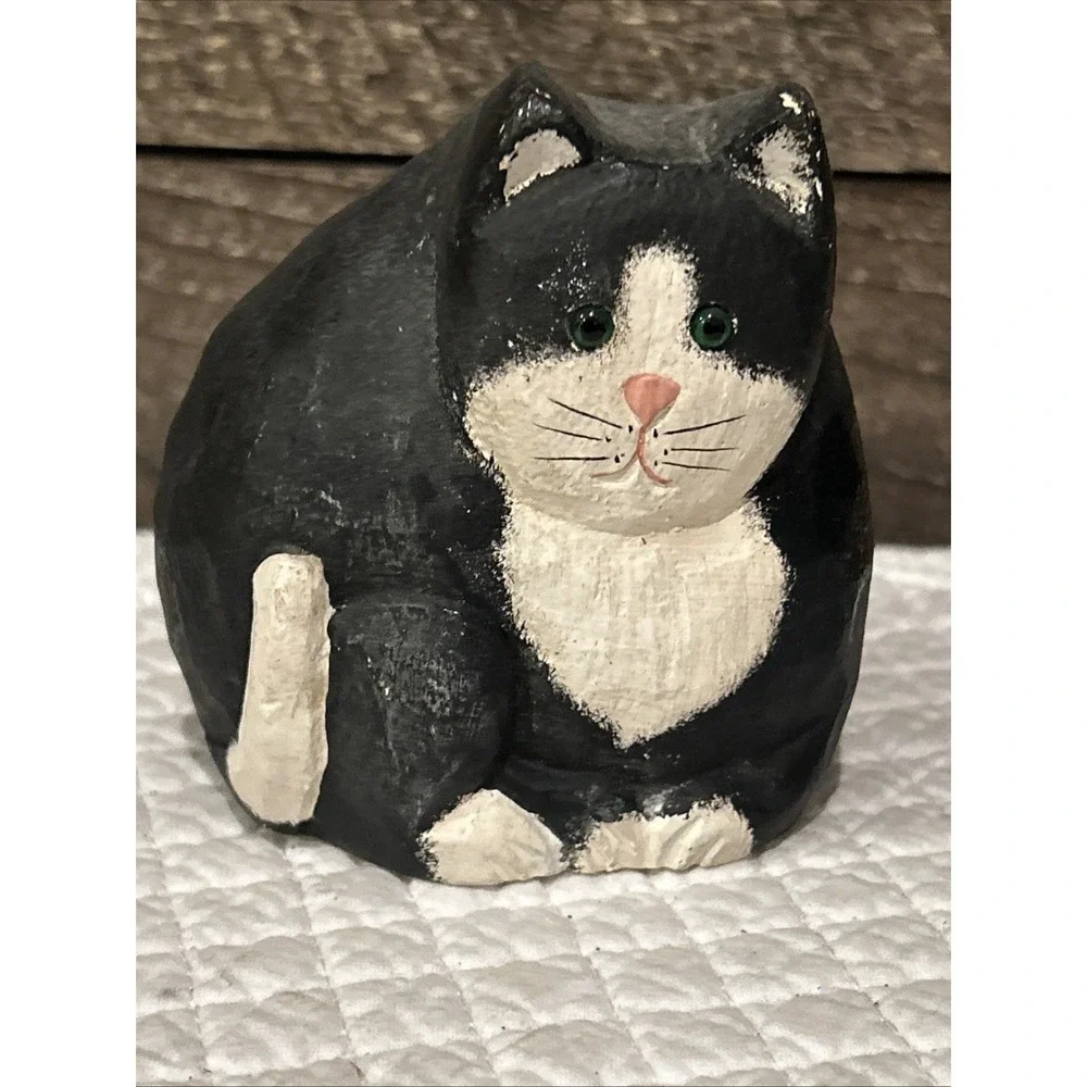 James Haddon Hand-Carved and signed Black‎ & White Tuxedo Cat Figurine – 3.5